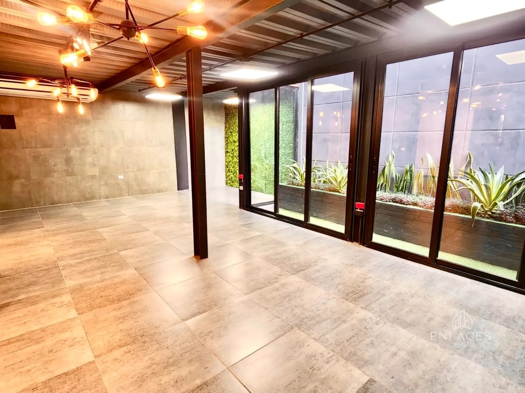 Zona 10 • Casa en Venta - 3