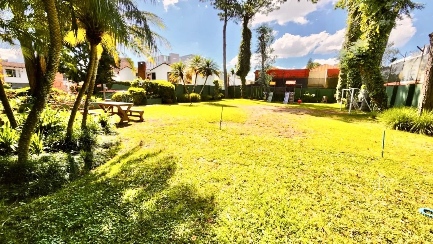 Zona 10 • Casa en Venta - 2