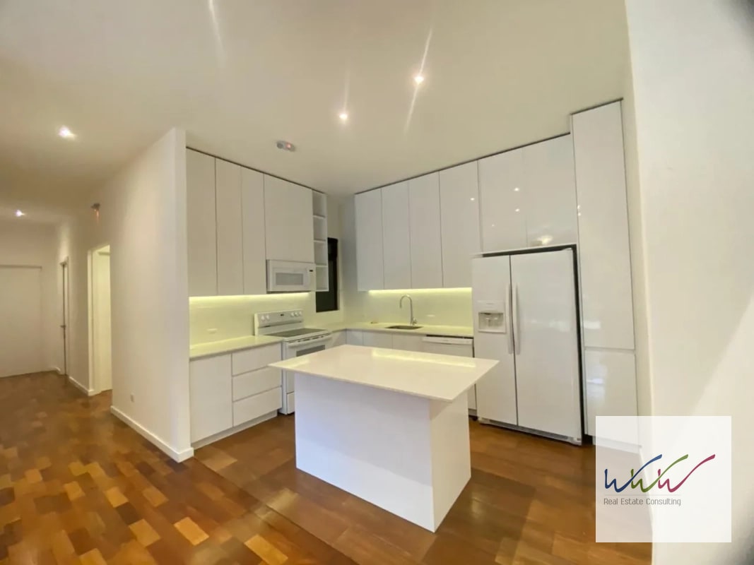 Rento Apartamento de 234 m2 en Lucca, Zona 10 - 14