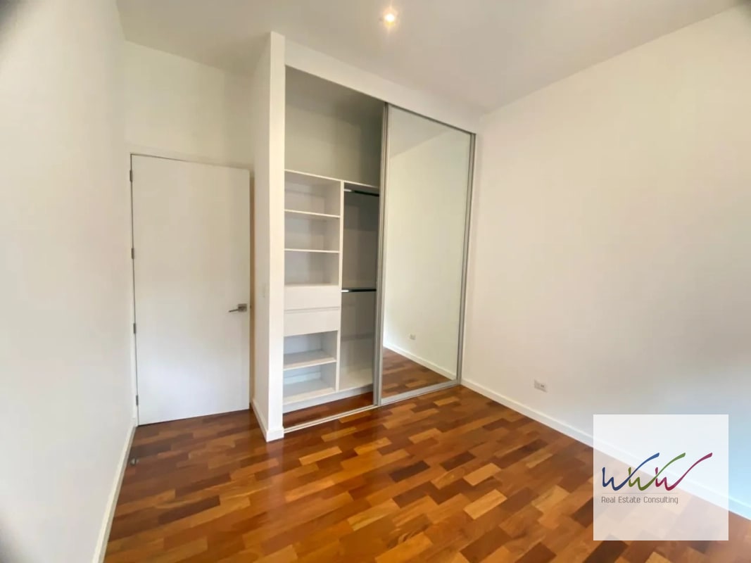 Rento Apartamento de 234 m2 en Lucca, Zona 10 - 11