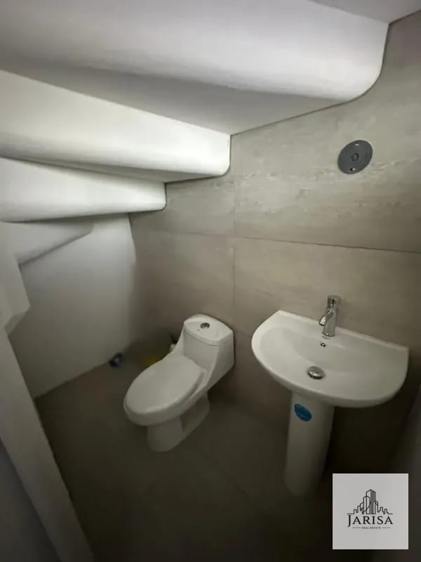 Casa Remodelada en Venta Zona 10 — Casa en Venta en Zona 10, Guatemala, Ciudad — foto 9 de 10