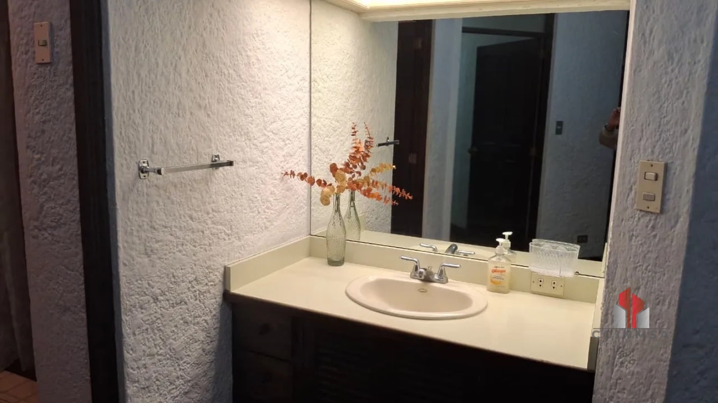 Apartamento amueblado en renta zona 10 / Las Cañas - 2