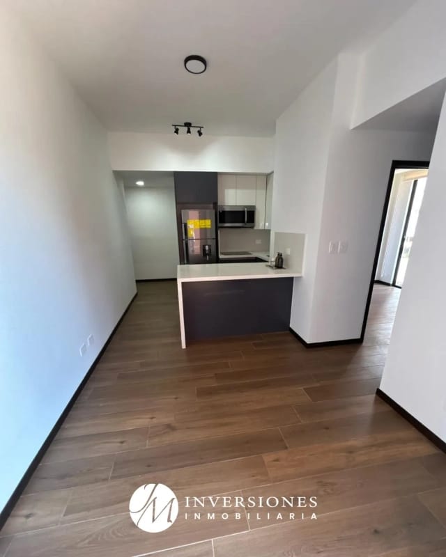 Apartamento en renta zona 10 cerca de La Estación - Image 1