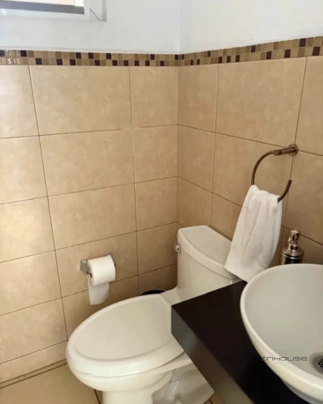 CASA EN VENTA EN ZONA 16 ENSENADA - 2