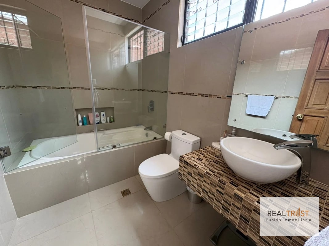 CASA EN VENTA zona 15 VH2 - 9