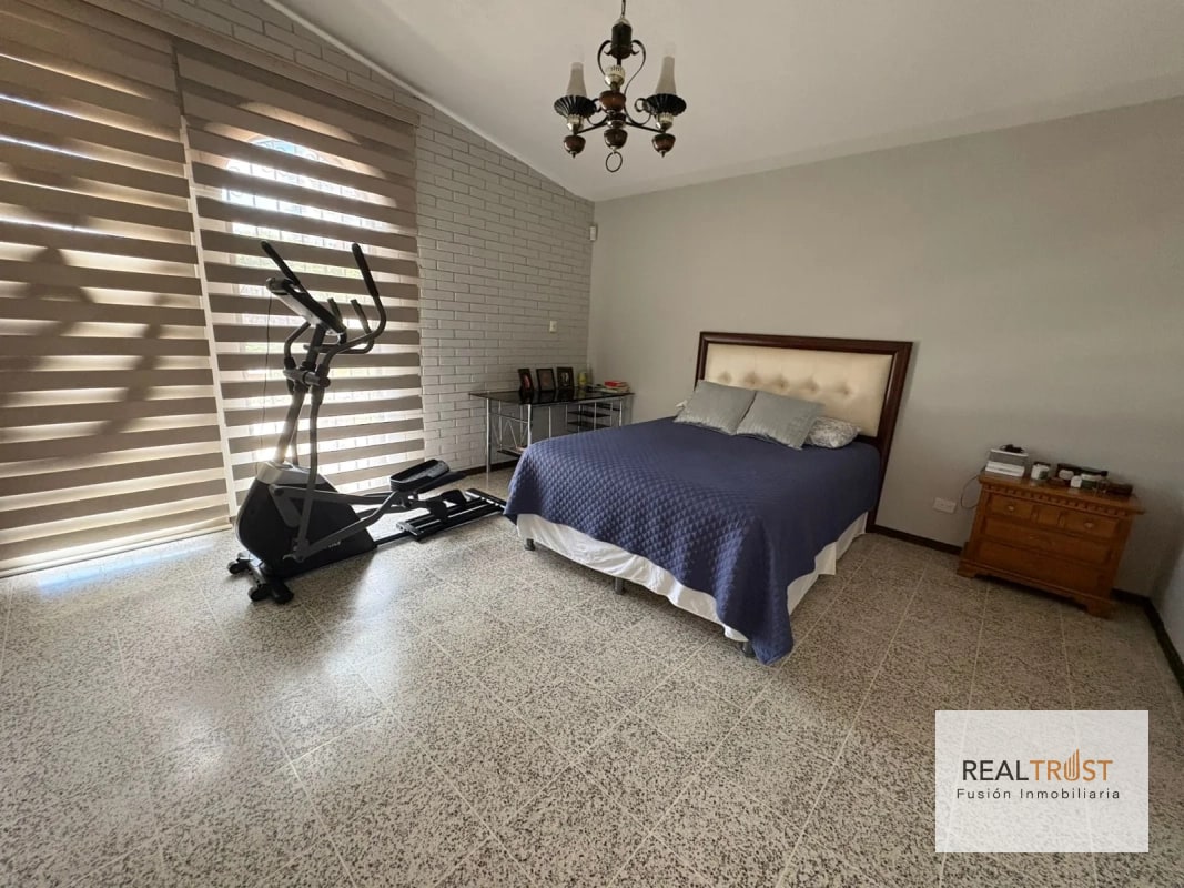CASA EN VENTA zona 15 VH2 - 8