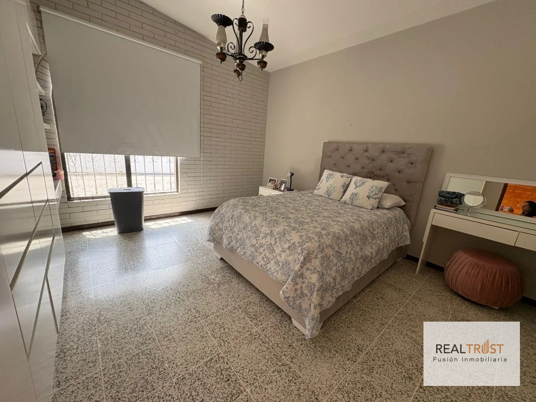 CASA EN VENTA zona 15 VH2 - 4