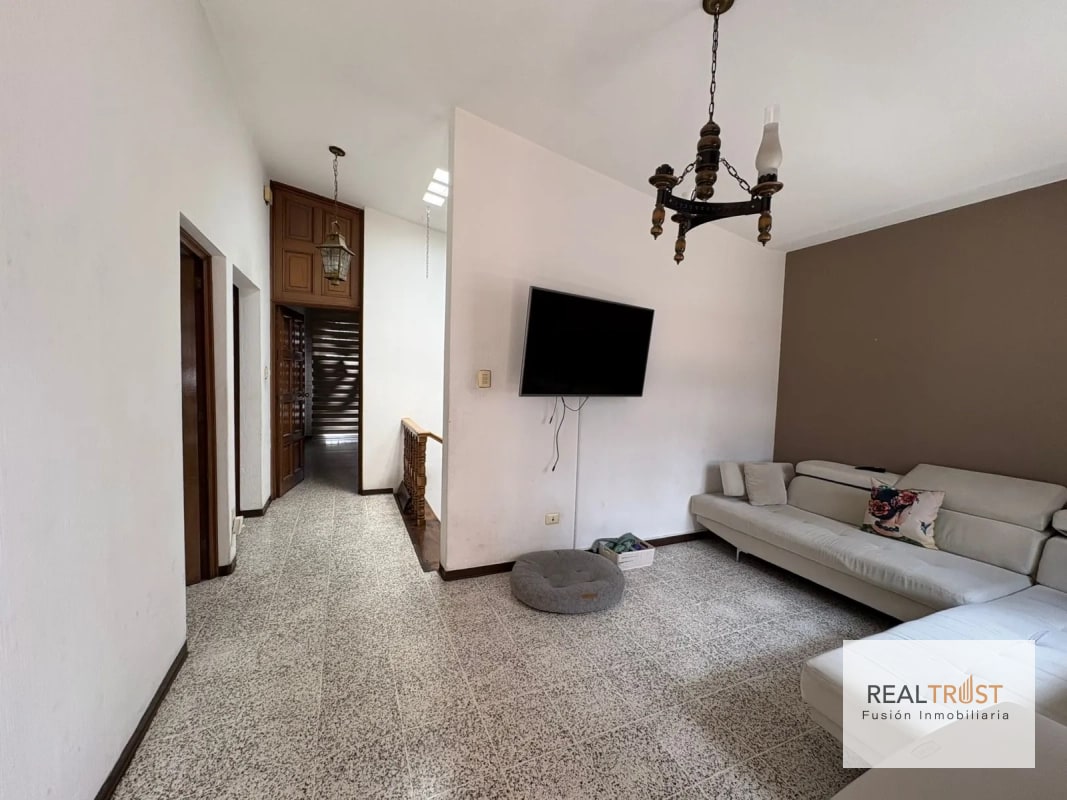 CASA EN VENTA zona 15 VH2 - 3