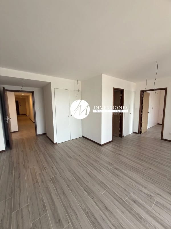 Apartamento en Venta en zona 10 - Image 1