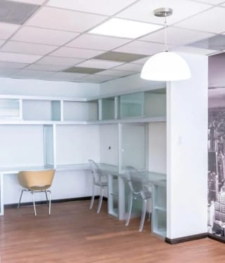 Oficina amueblada en Zona 10 — Oficina en Alquiler en Zona 10, Guatemala, Ciudad — miniatura 3 de 4