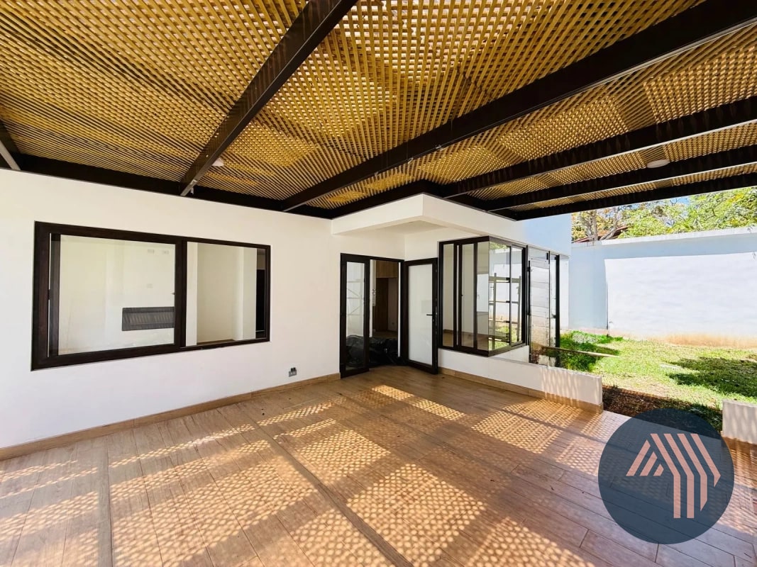 VENTA DE HERMOSAS CASAS - ARRAZOLA 1, KM 17.5 CES - 5