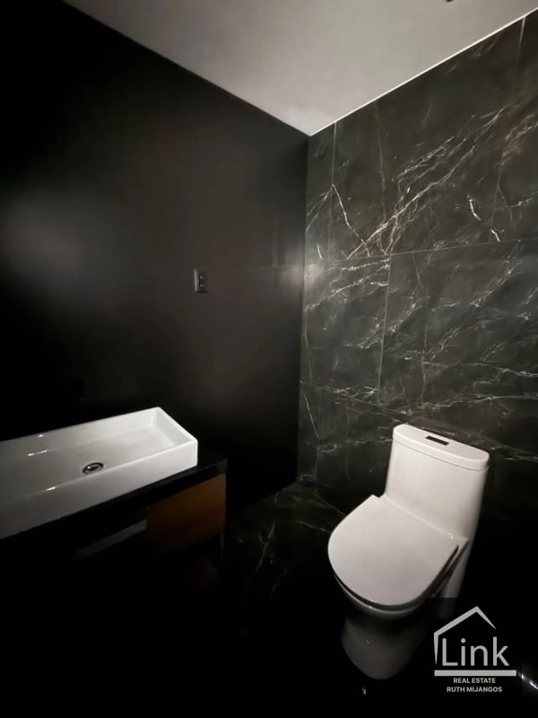 Apartamento en Venta zona 11 VILLA MARISCAL - 1