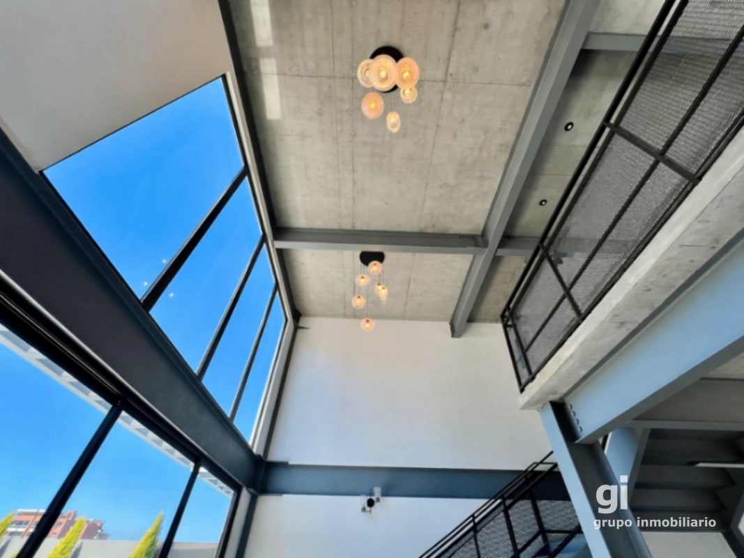PH industrial, con una gran terraza en venta en zona 14 - 12