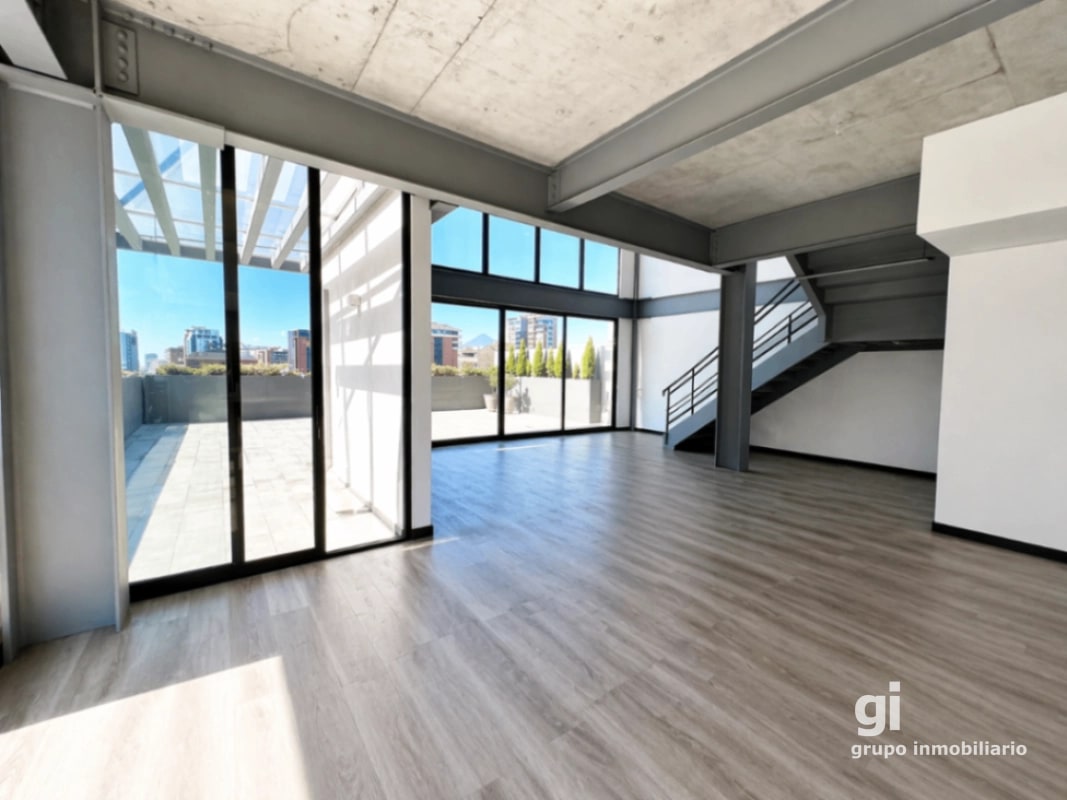 PH industrial, con una gran terraza en venta en zona 14 - 10