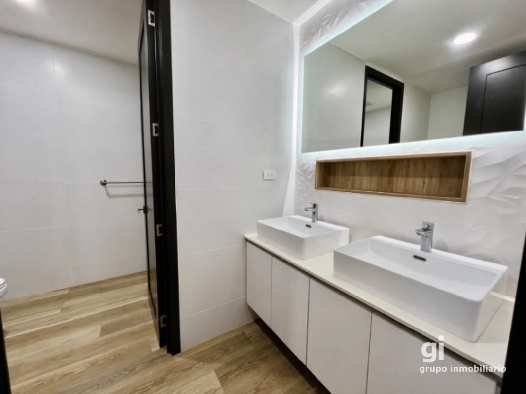 PH industrial, con una gran terraza en venta en zona 14 - 2