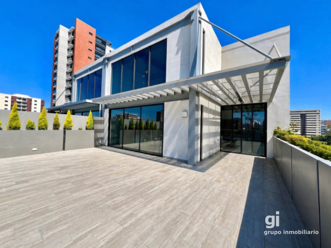 PH industrial, con una gran terraza en renta en zona 14 - 12