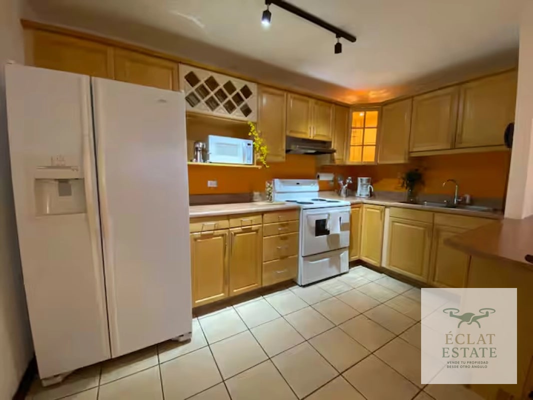 Apartamento amueblado en renta en Santorini zona 14. - 2