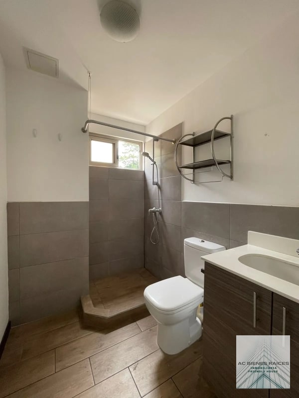 Renta 1 habitación con terraza zona 10 Cerca de la Estación - 3