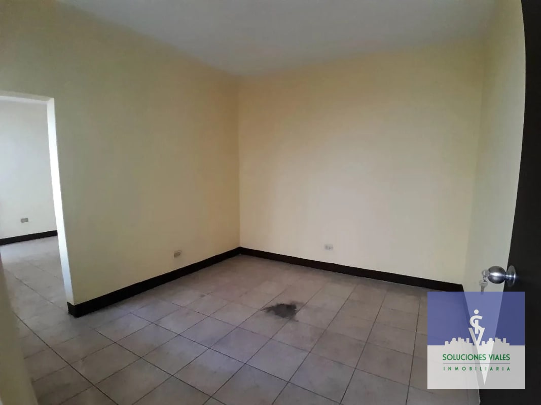 ZONA 5, VENDO CASA DE 1 NIVEL, FUERA DE GARITA - 2