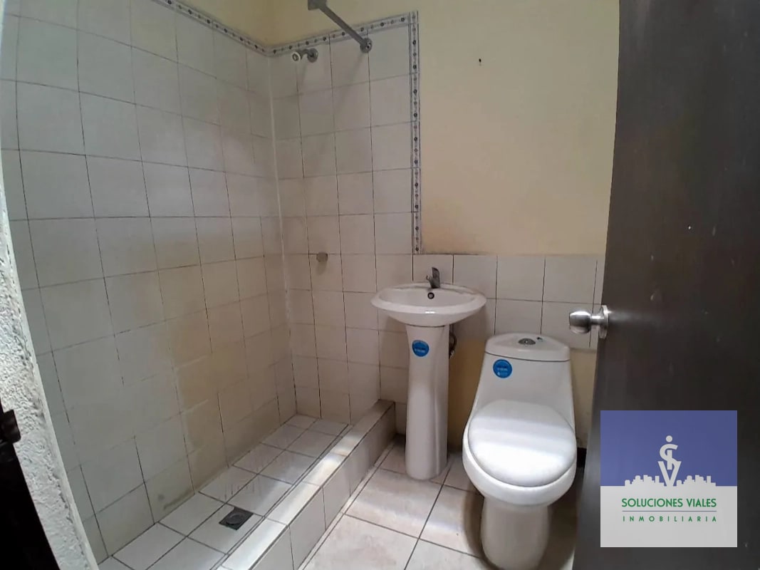 ZONA 5, VENDO CASA DE 1 NIVEL, FUERA DE GARITA - 1