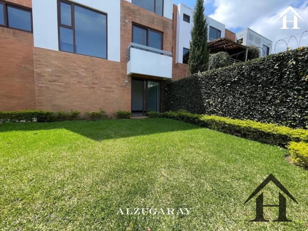 casa cond San Jorge Muxbal, salida por zona 10 y x carretera - 8