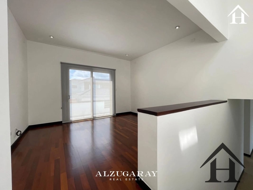 casa cond San Jorge Muxbal, salida por zona 10 y x carretera - 4