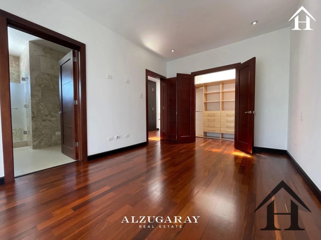 casa cond San Jorge Muxbal, salida por zona 10 y x carretera - 3