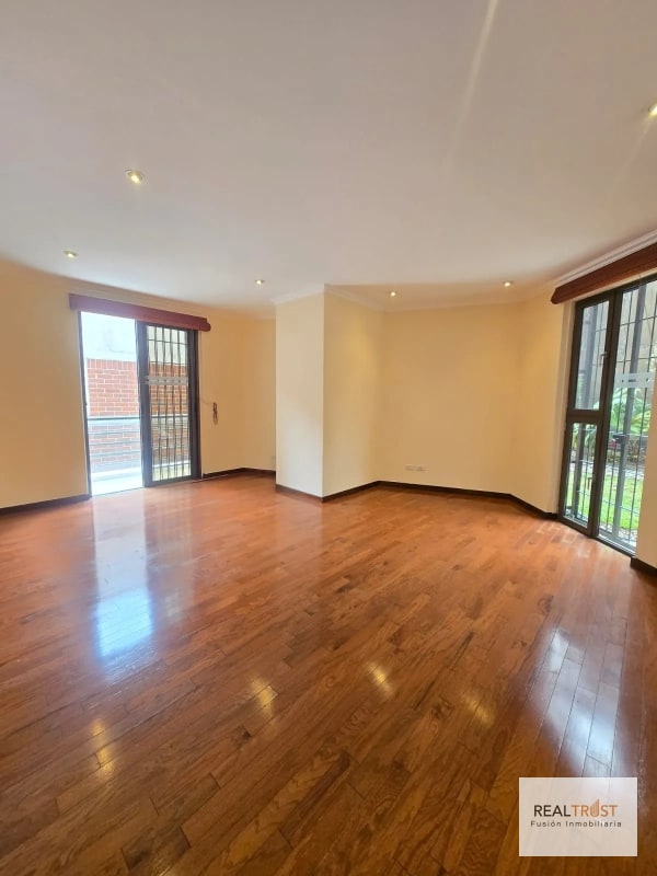 En venta apartamento en primer nivel, zona 14 - 9