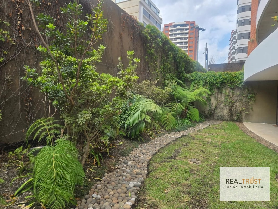 En venta apartamento en primer nivel, zona 14 - 12