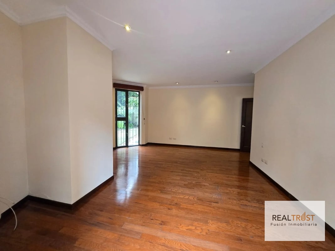 En venta apartamento en primer nivel, zona 14 - 11