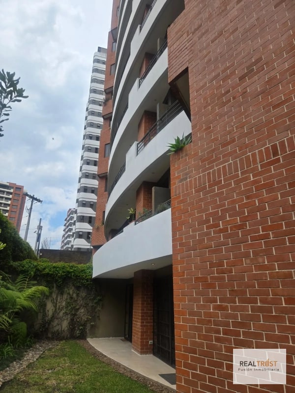 En renta apartamento en primer nivel, zona 14 - 4