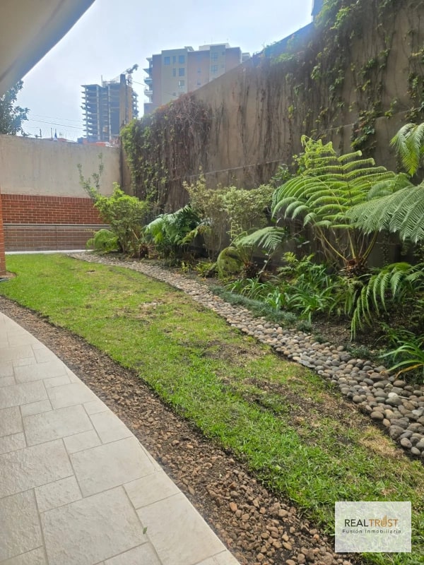 En renta apartamento en primer nivel, zona 14 - 9