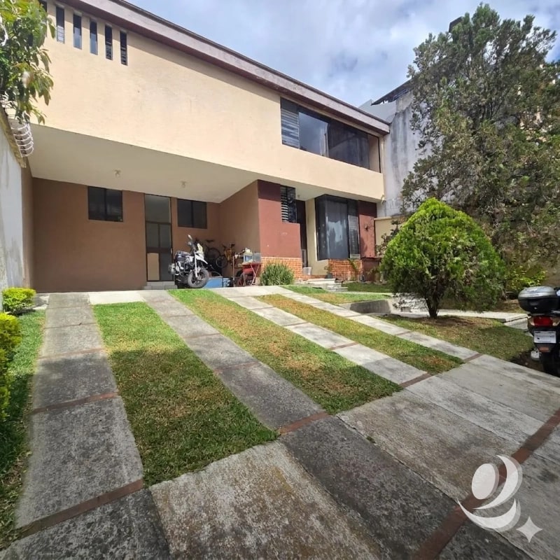 Casa en Venta Las Hojarascas Zona 1 de Mixco, Guatemala - 3