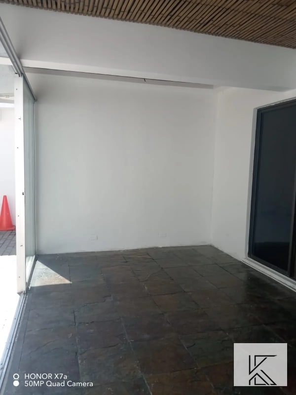 Local comercial en zona 10 - 5