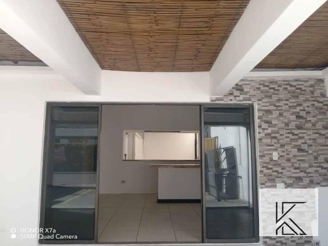 Local comercial en zona 10 - 3