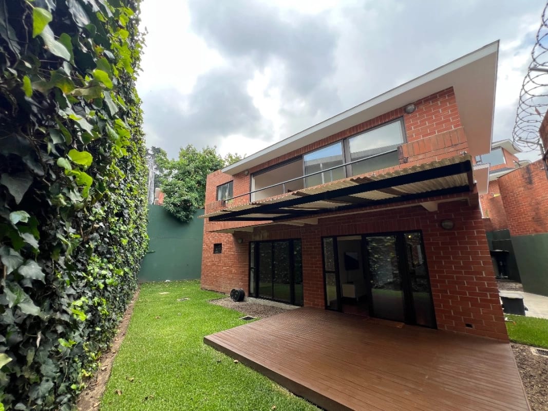 CASA VENTA A PASOS DE MINUTO MUXBAL CONDOMINIO EL CARMEN, 390 MTS2, 4 DORMITORIOS CASA UNO CON SU BAÑO, CERCA COLEGIO MONTESSORI $525,000 — Casa en Venta en Muxbal, Guatemala, Ciudad — foto 1 de 13