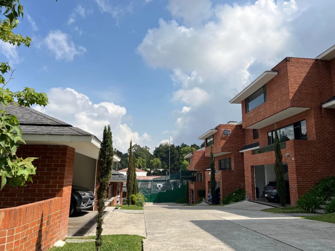 CASA VENTA A PASOS DE MINUTO MUXBAL CONDOMINIO EL CARMEN, 390 MTS2, 4 DORMITORIOS CASA UNO CON SU BAÑO, CERCA COLEGIO MONTESSORI $525,000 — Casa en Venta en Muxbal, Guatemala, Ciudad — foto 10 de 13