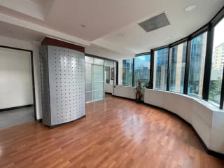EUROPLAZA Z14, OFICINA RENTA 160 MTS2, 5 ESPACIOS TABICADOS, 2 BAÑOS, 2 PARQUEOS $2,500 + IVA — Oficina en Alquiler en Europlaza, Zona 14, Guatemala, Ciudad — miniatura 5 de 5