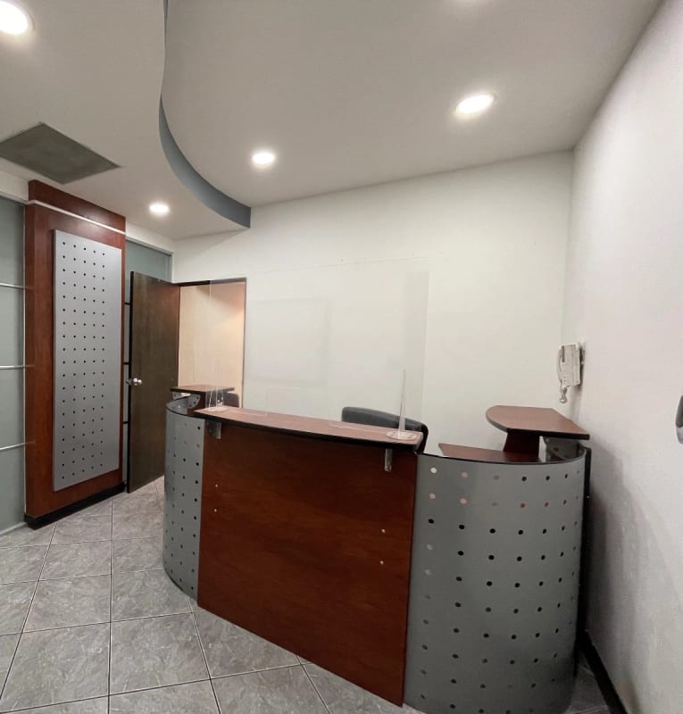 EUROPLAZA Z14, OFICINA RENTA 160 MTS2, 5 ESPACIOS TABICADOS, 2 BAÑOS, 2 PARQUEOS $2,500 + IVA — Oficina en Alquiler en Europlaza, Zona 14, Guatemala, Ciudad — foto 3 de 5