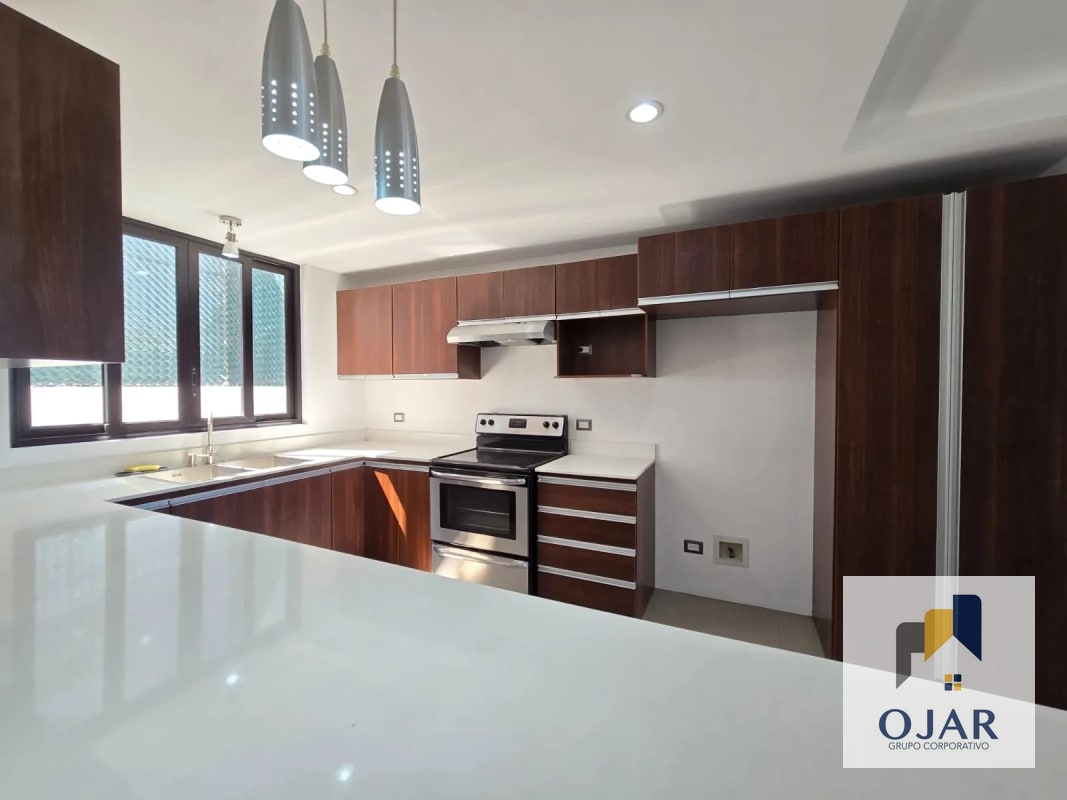 CASA EN RENTA EN ZONA 14, CONDOMINIO EXCLUSIVO. - 12