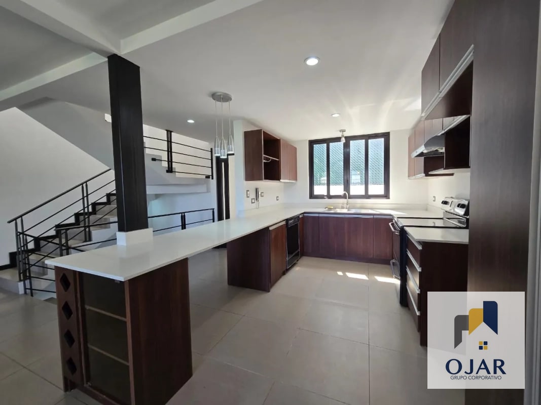 CASA EN RENTA EN ZONA 14, CONDOMINIO EXCLUSIVO. - 2