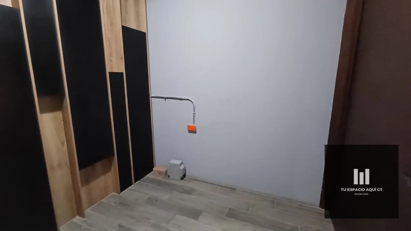 Linda Oficina En Venta - Edificio Pialé Zona 10 - 1