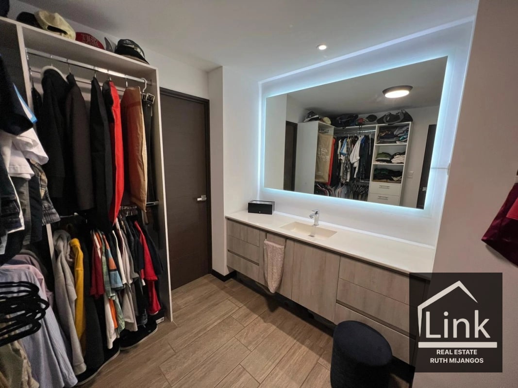 APARTAMENTO EN VENTA CASA SAN PEDRITO ZONA 5 - 8