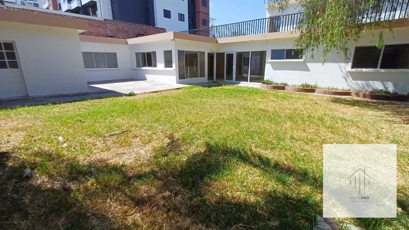 Casa Comercial en Renta en Zona 15 - 13