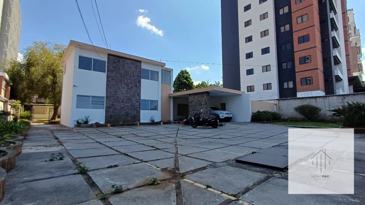 Casa Comercial en Renta en Zona 15 - 12