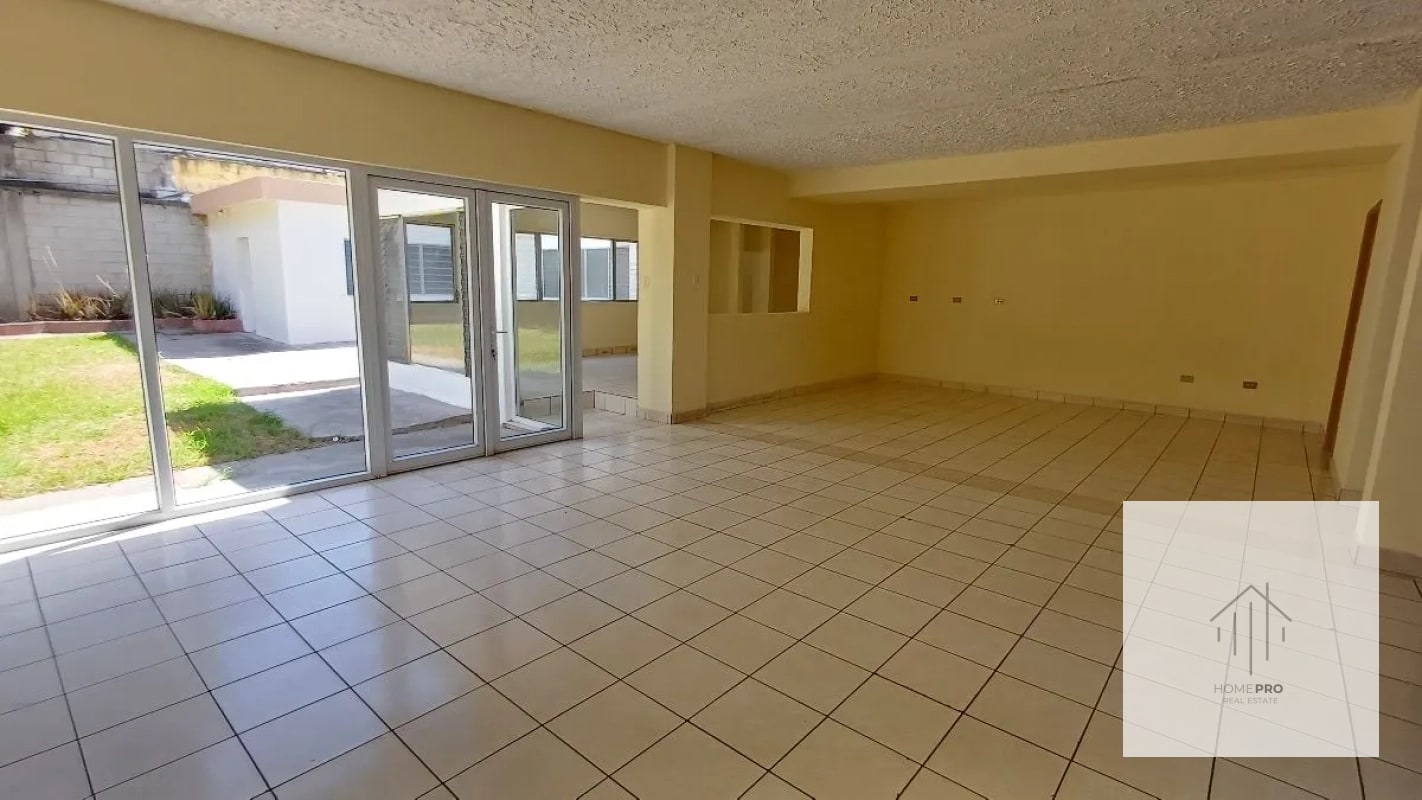Casa Comercial en Renta en Zona 15 - 8