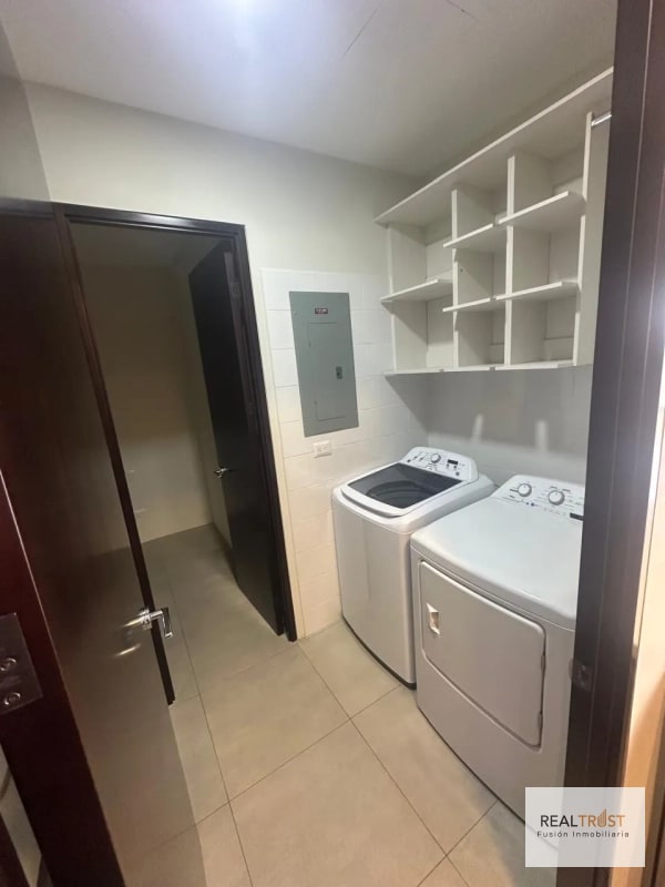 Apartamento en Renta zona 14; EDIFICIO SANTA INES DEL PARQUE - 2