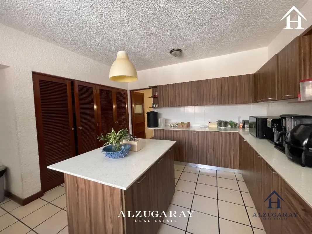 CASA AMPLIA C/JARDÍN Y PERGOLA  4 HAB. / COLONIA SAN LAZARO Z.15 - 5