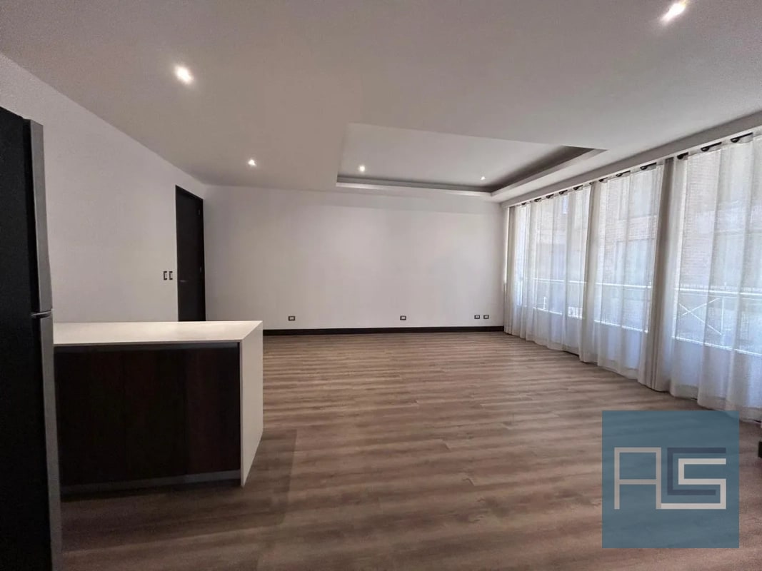 Amplio apartamento en renta de 2 hab en zona 10 - 2