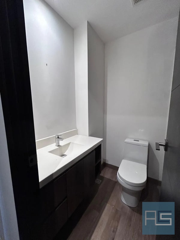Amplio apartamento en renta de 2 hab en zona 10 - 10